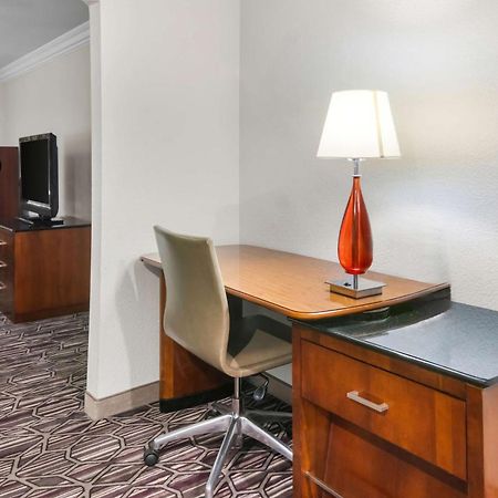 Surestay Plus By Best Western Fort Worth Benbrook Εξωτερικό φωτογραφία