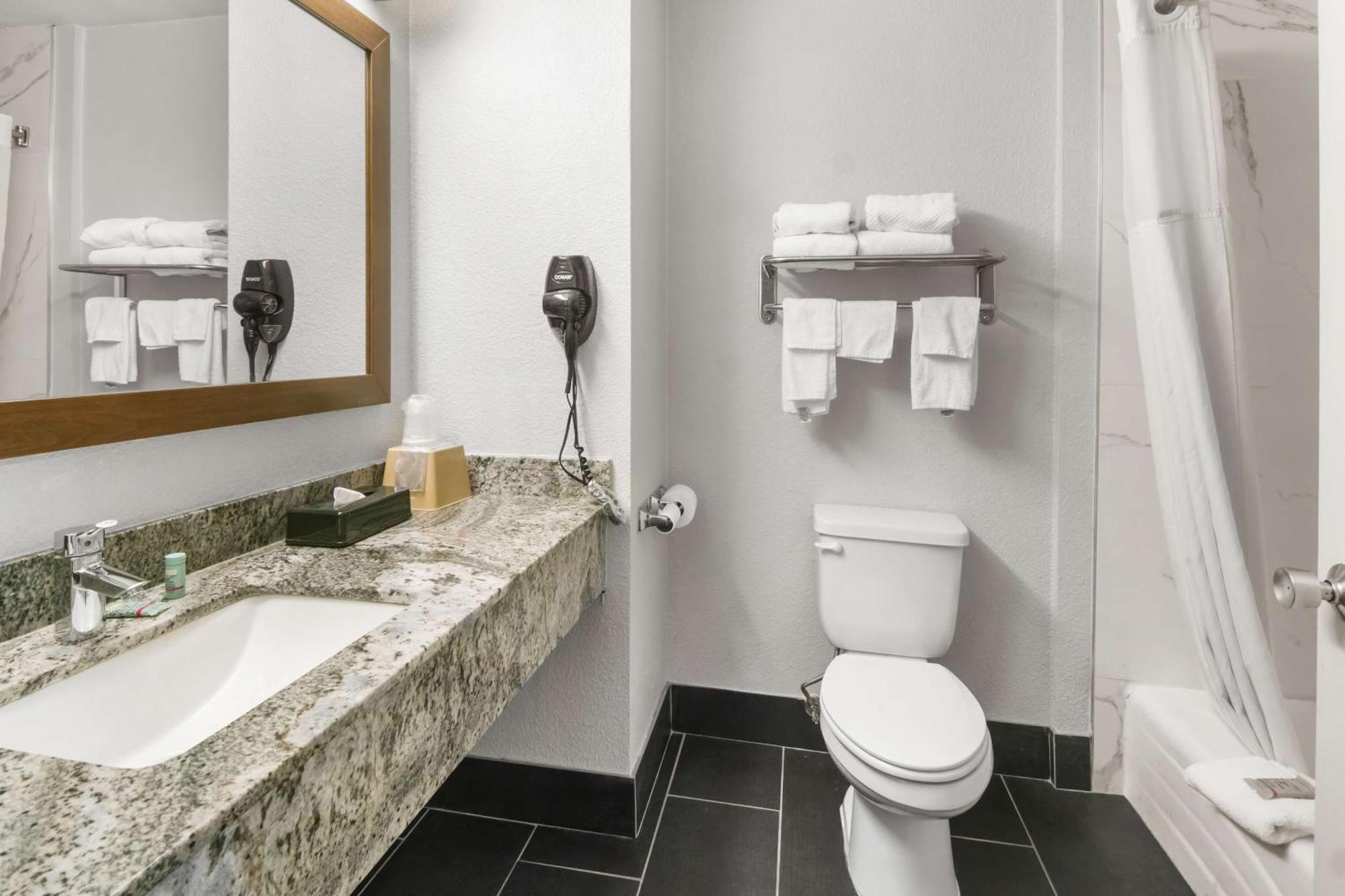 Surestay Plus By Best Western Fort Worth Benbrook Εξωτερικό φωτογραφία