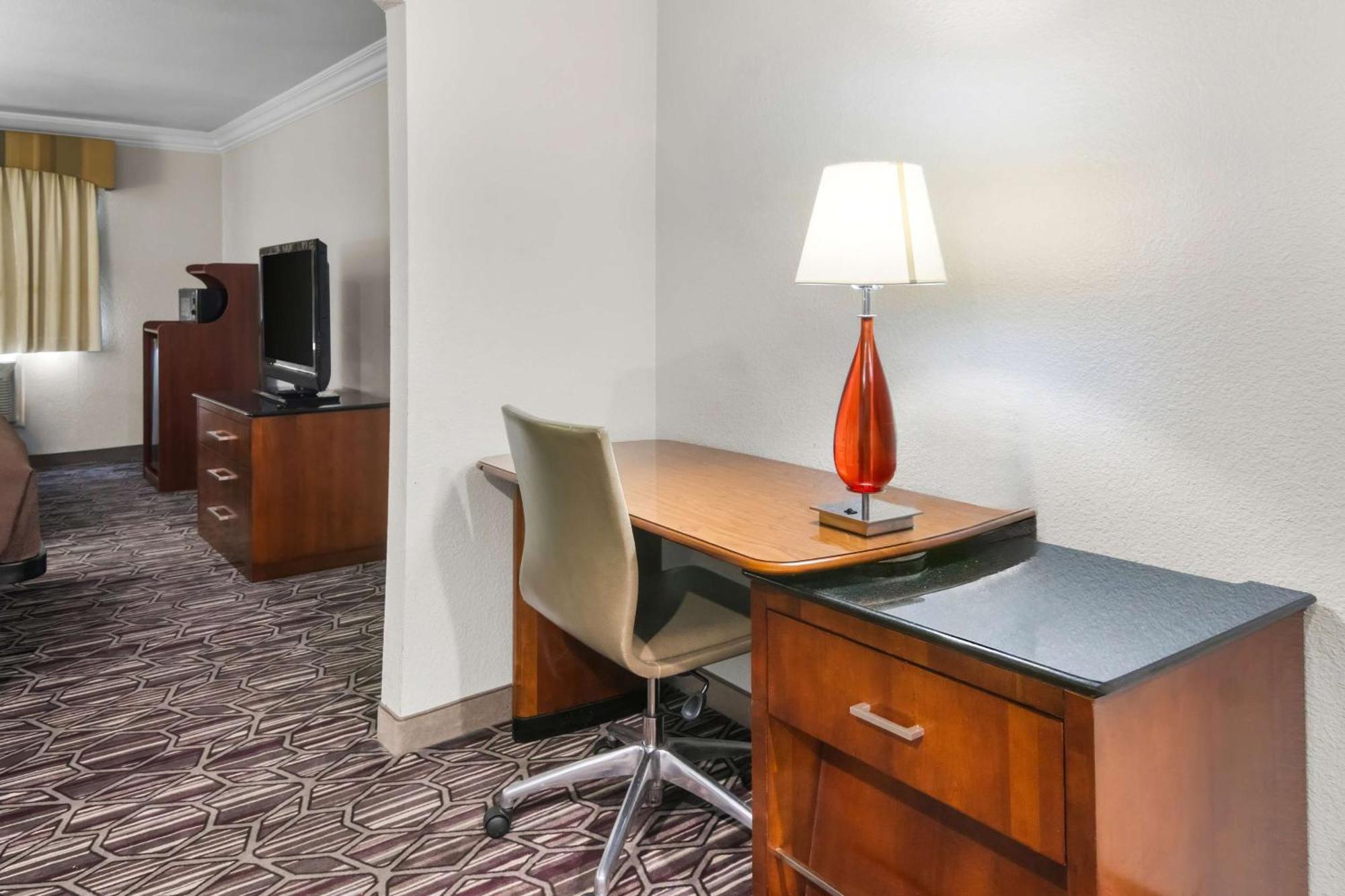 Surestay Plus By Best Western Fort Worth Benbrook Εξωτερικό φωτογραφία
