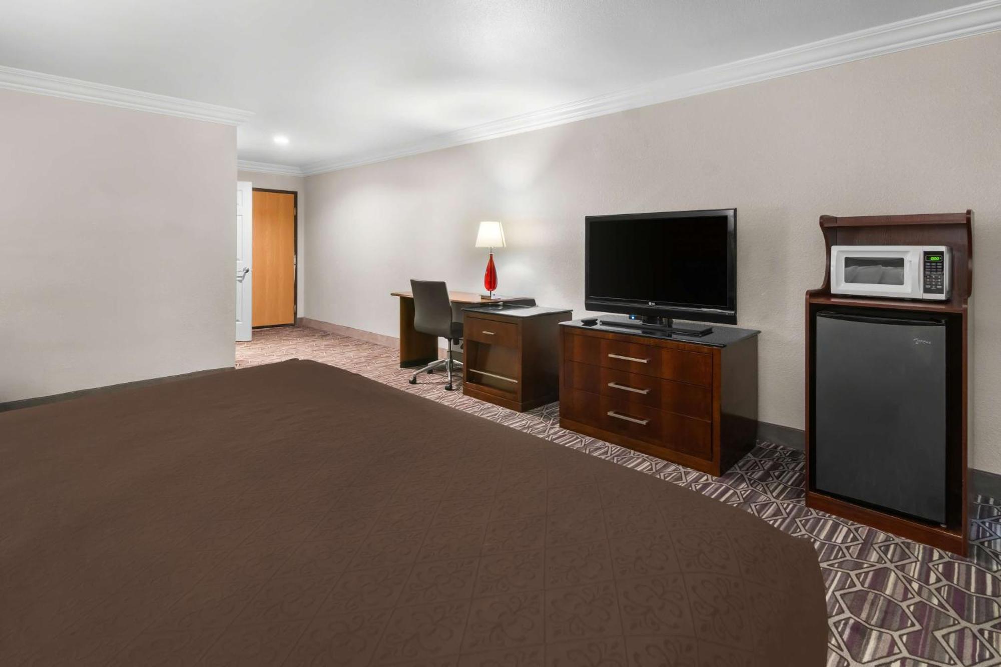 Surestay Plus By Best Western Fort Worth Benbrook Εξωτερικό φωτογραφία
