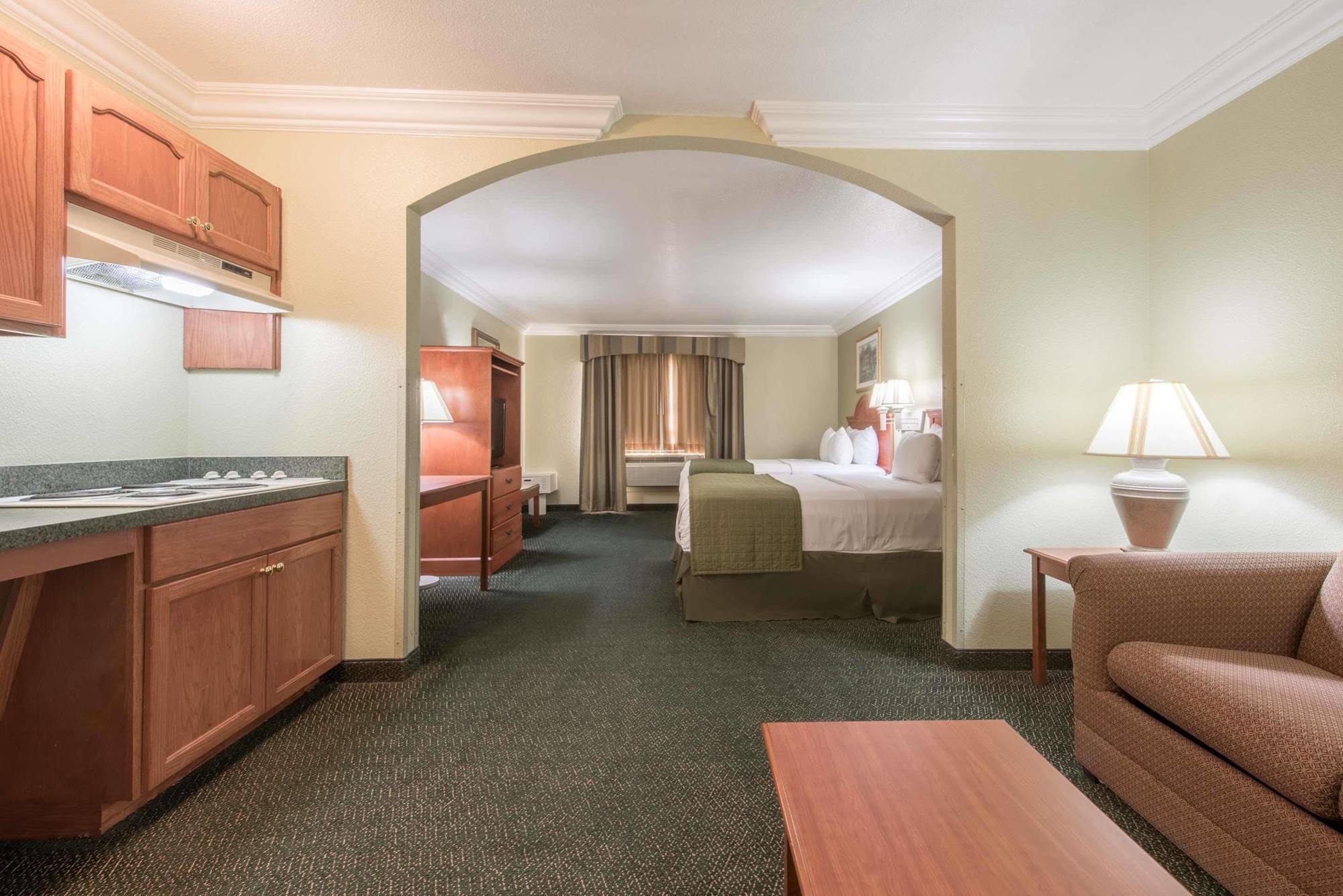 Surestay Plus By Best Western Fort Worth Benbrook Εξωτερικό φωτογραφία