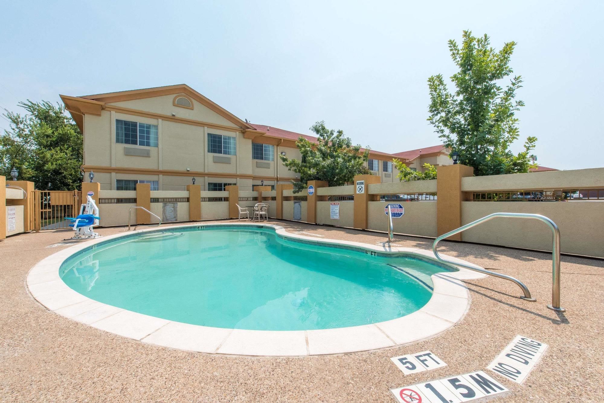 Surestay Plus By Best Western Fort Worth Benbrook Εξωτερικό φωτογραφία